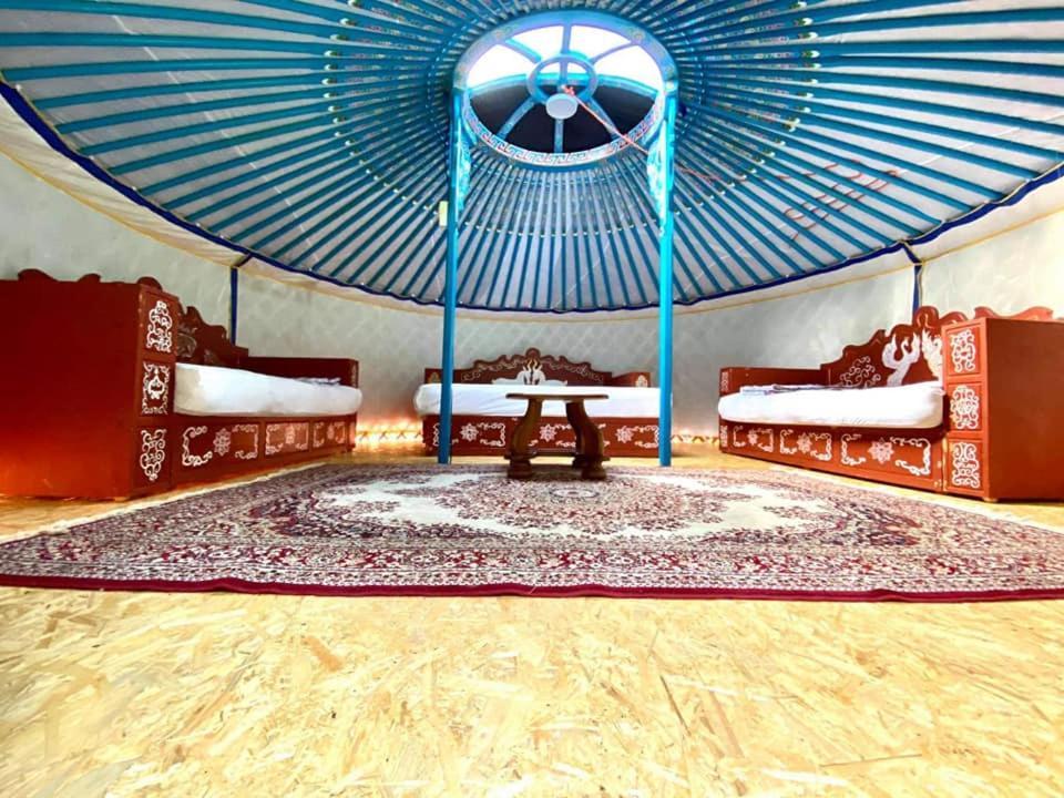 Hotel Mongolian Yurt Camp Cesky Sternberk Exterior foto